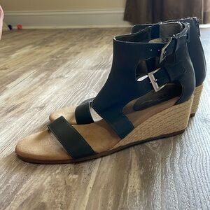 A2 by Aerosoles size 11 gently used wedge sandals in gray